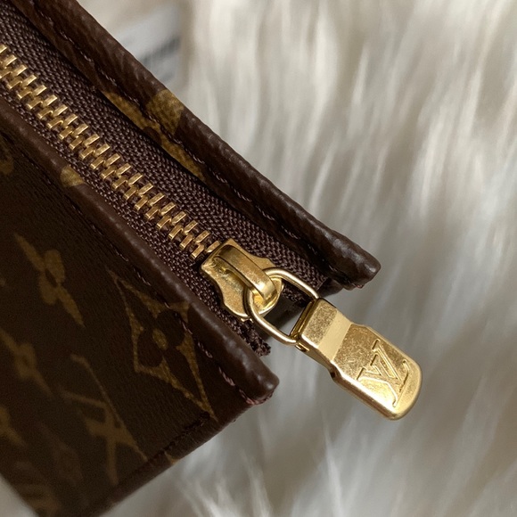 Louis Vuitton Toiletry 19 - Picture 11 of 15